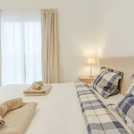 Sunset Seaview * 파포스